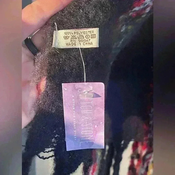 Plaid Pattern Oversized Scarf / Shawl / Wrap with Fringe NWT - Picture 7 of 9